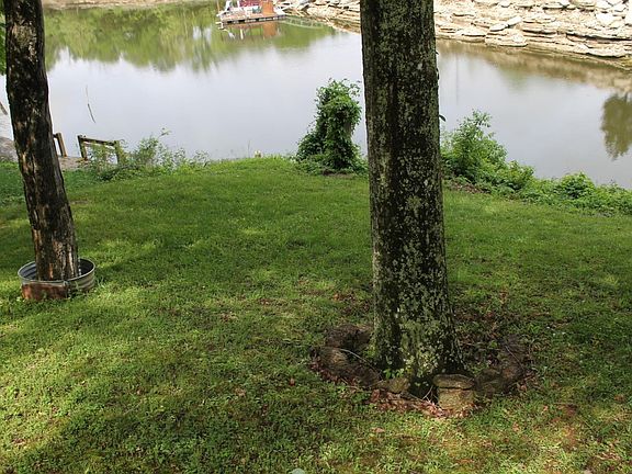 3rd image of 942 Donmar Dr