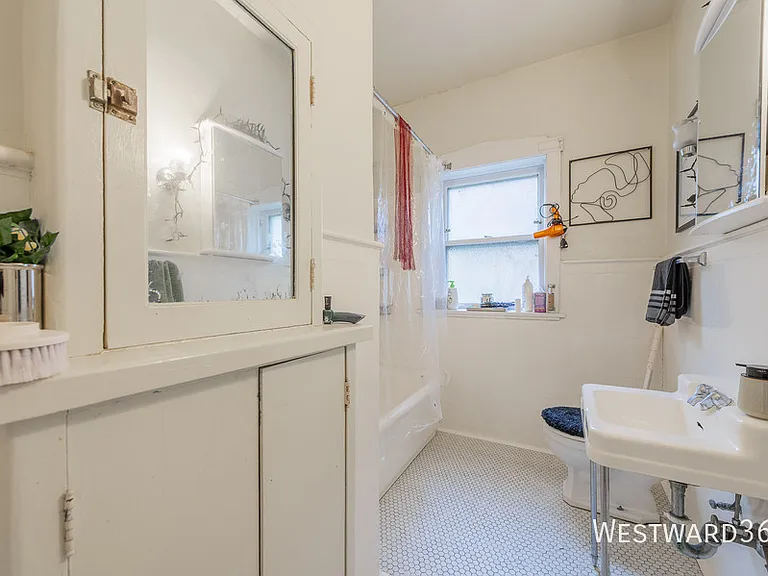531 W Roscoe St #2R — Photo 10