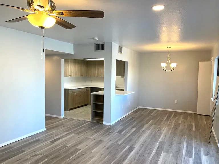 937 Country Club Dr SE #F — Photo 8