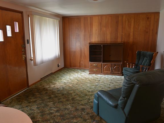 4th image of 327 Hancock St