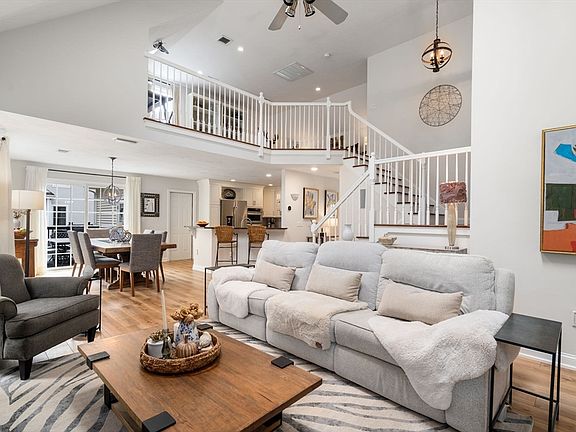 3rd image of 47 Holly Cir