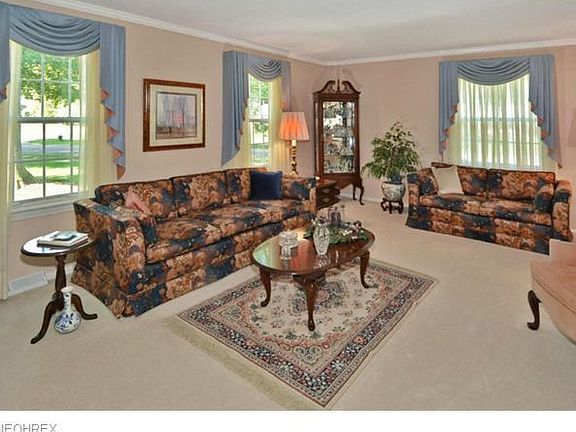 4th image of 29698 Norfolk Dr