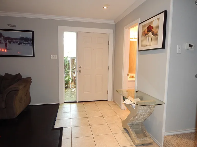2612 Custer Pkwy #D — Photo 2