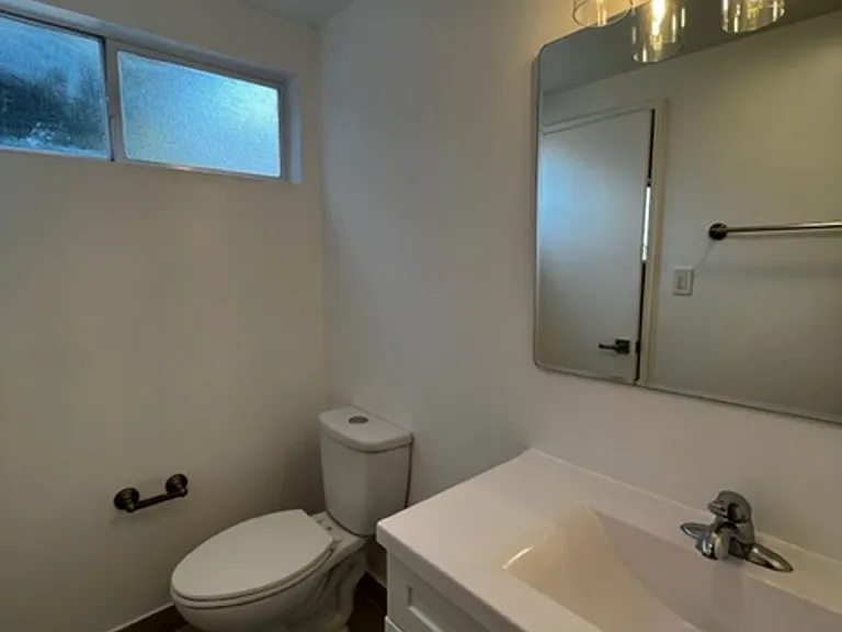 1380 W 9th St — Photo 12