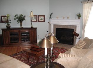 27 Spinnaker Dr, Niantic, CT 06357
