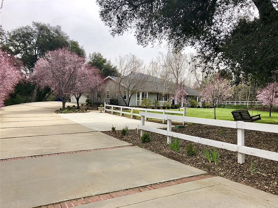 1st image of 9611 Oak Grove Dr