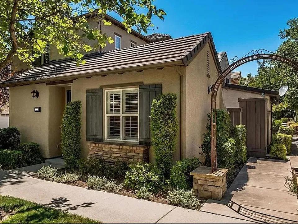 40 Villa Gardens Ct