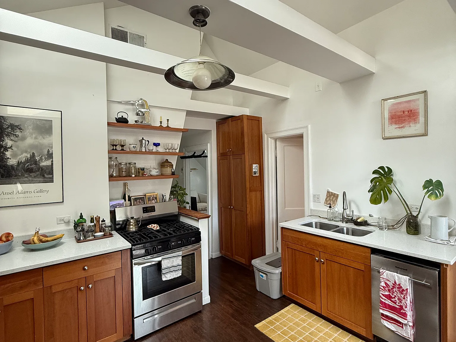 2 bed, 800 sqft, $2,700 — Photo 2