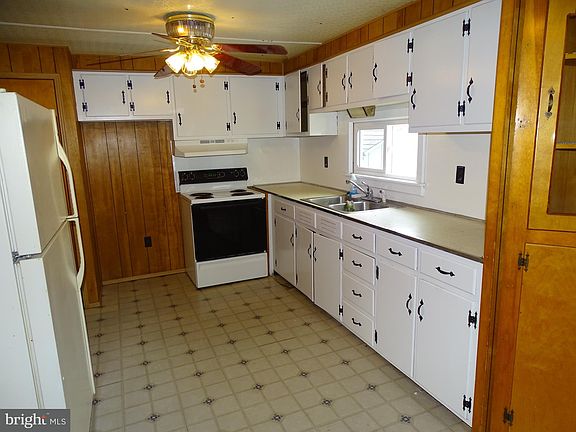 5th image of 11439 Burkett Ln