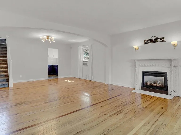 230 E San Miguel St — Photo 3