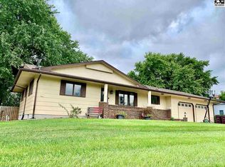 705 Spruce Ave, Moundridge, KS 67107