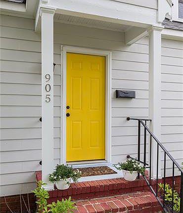 3rd image of 905 W 37th St
