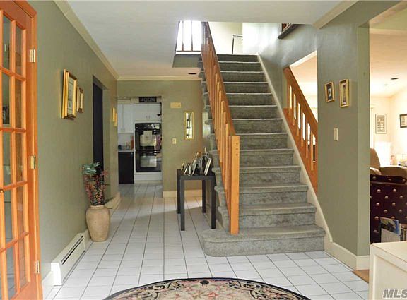 2nd image of 6 Spruce Cir