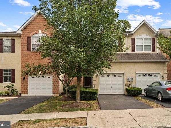104 Watercrest Dr, Red Hill, PA 18076