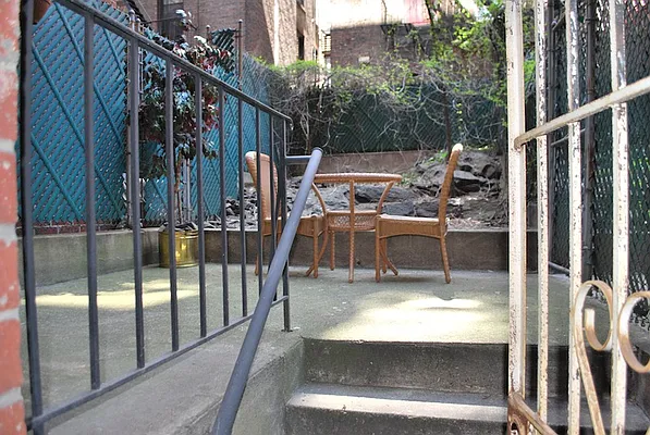 Rented by KVNY Soho | media 40