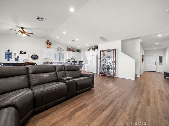 4th image of 26707 Mountaingate St