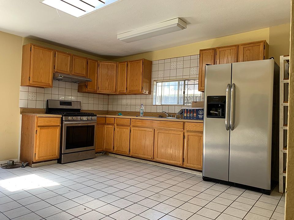 1st image of 830 E 18th St #B
