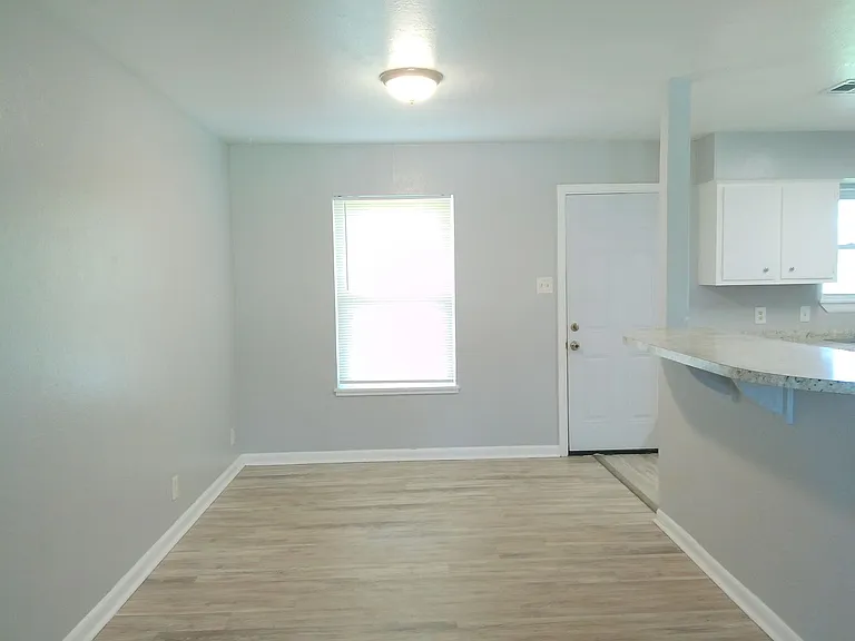 4318 Belfast Dr — Photo 3