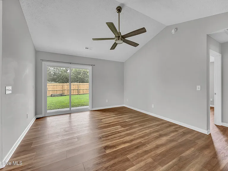 7005 Alamosa Dr — Photo 5