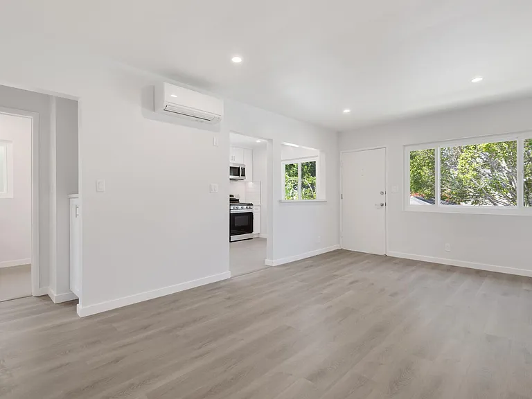 5019 Cahuenga Blvd #5019 — Photo 8