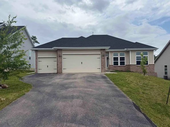 11339 N Crestwood Dr, Edgerton, WI 53534