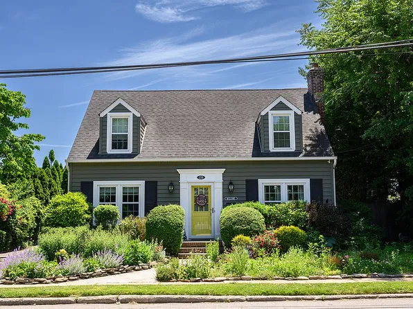 158 Wilson Ave, Westbury, NY 11590