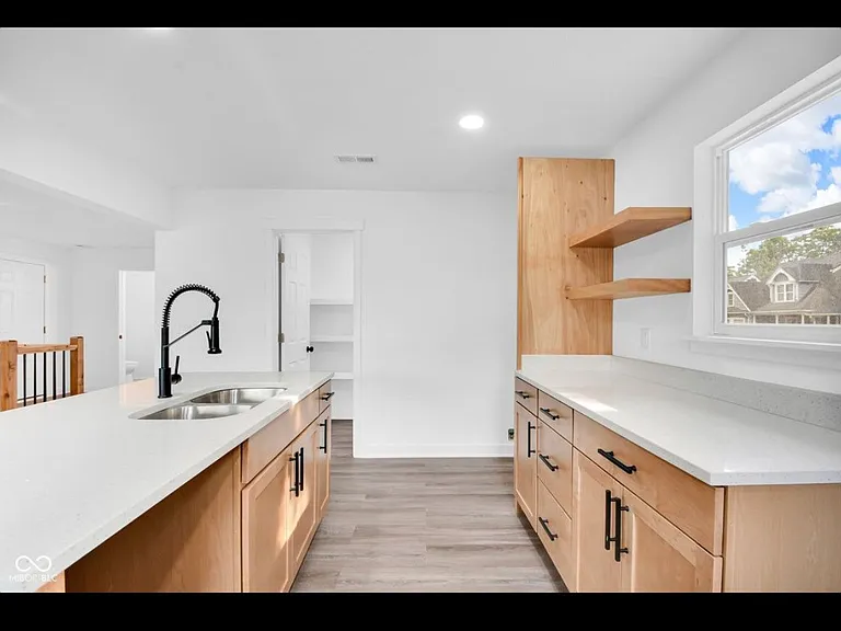 1555 N Dearborn St — Photo 7