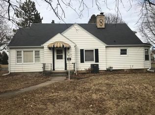 221 W 2nd St, Genoa, IL 60135