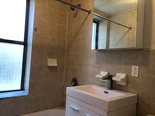 3rd image of 556 W 173rd St #5