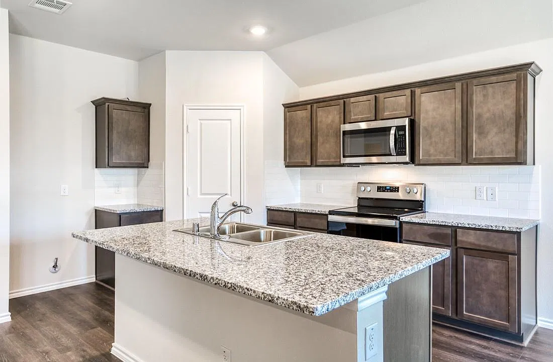 4 bed, 1702 sqft, $2,570 — Photo 2
