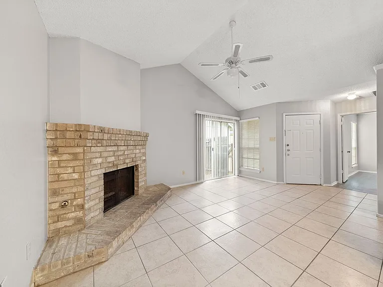 411 Greenlawn Blvd — Photo 6