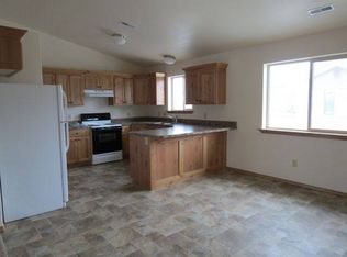 813 W 3rd St, Laurel, MT 59044