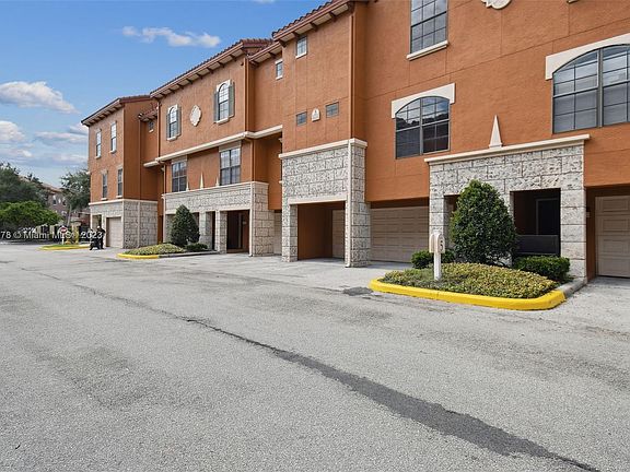 5th image of 6115 Metrowest Blvd Unit 104