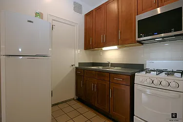 Rented by R New York