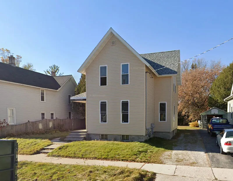 2 bed, 1.0 bath, $875 — Photo 1