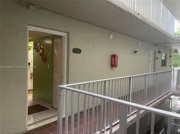 10000 NW 80th Ct APT 2336, Hialeah Gardens, FL 33016
