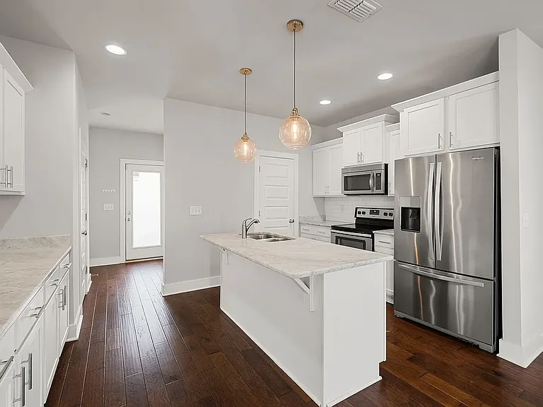 700 Cottage Park Dr — Photo 7