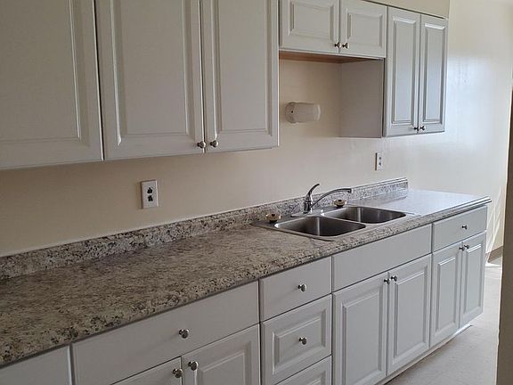 5th image of 819 Cannon Ln