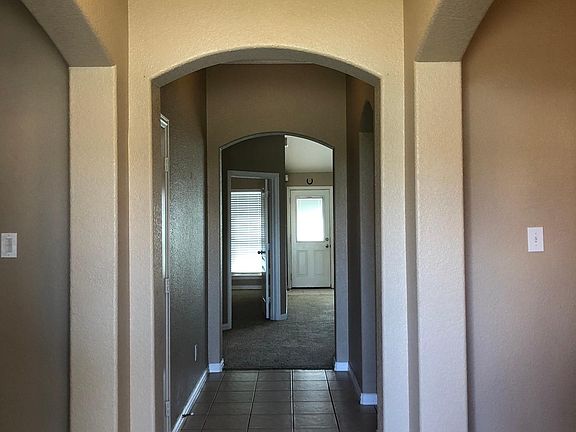 3rd image of 1603 White Willow Ln