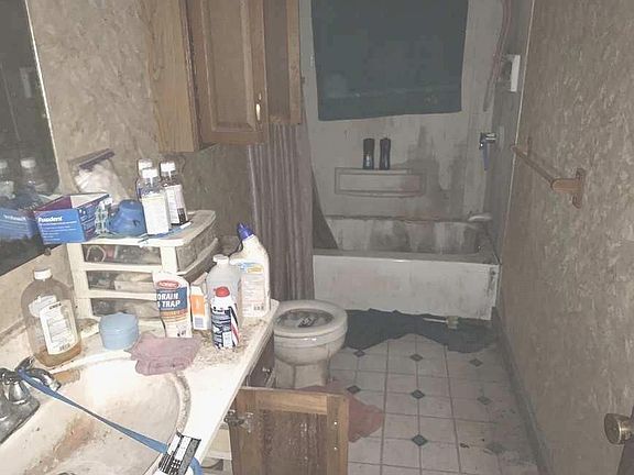 3rd image of 32 Shady Oaks Dr