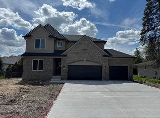 37183 Curwood Dr, Sterling Heights, MI 48310