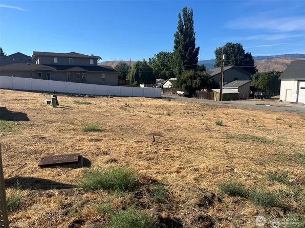 1084 Corum Circle, East Wenatchee, WA 98802