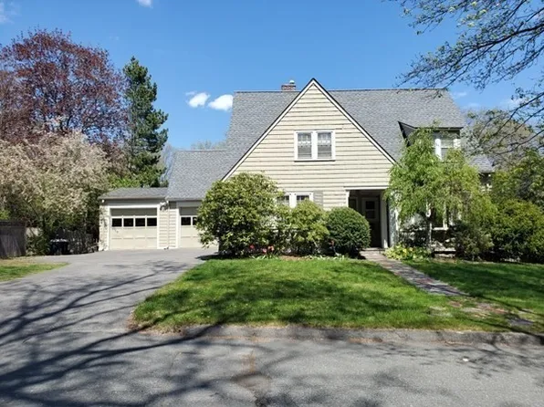 7 Carlton Rd, Marblehead, MA 01945