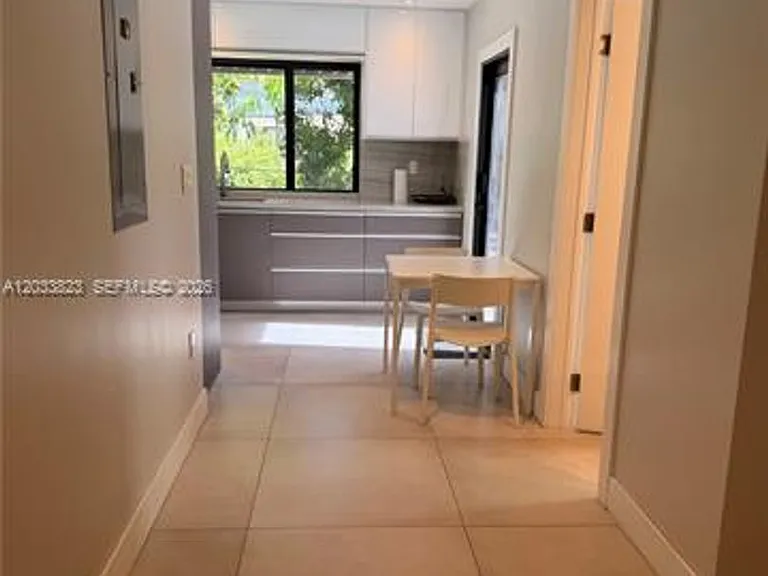 360 NW 40th St — Photo 10