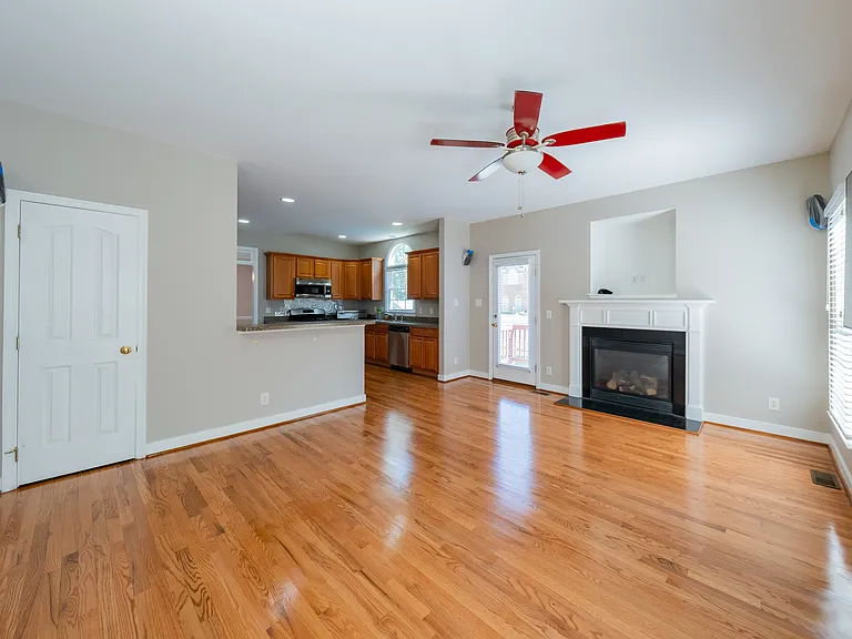 9721 Pemberton Crossing Dr — Photo 29