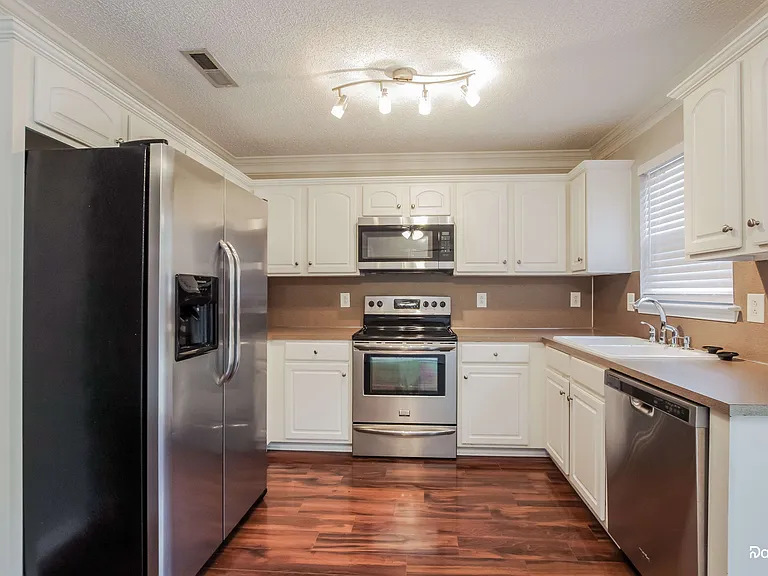 221 Amir Cir — Photo 2