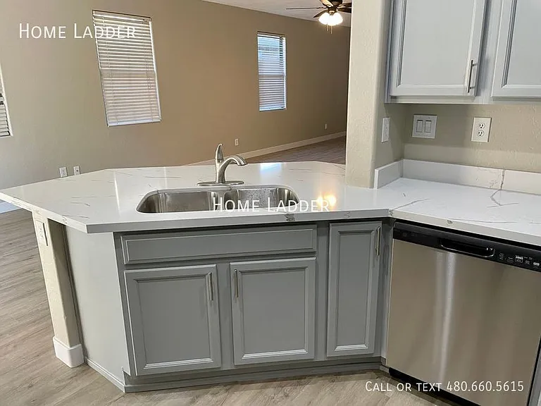 1836 W Kuralt Dr — Photo 7