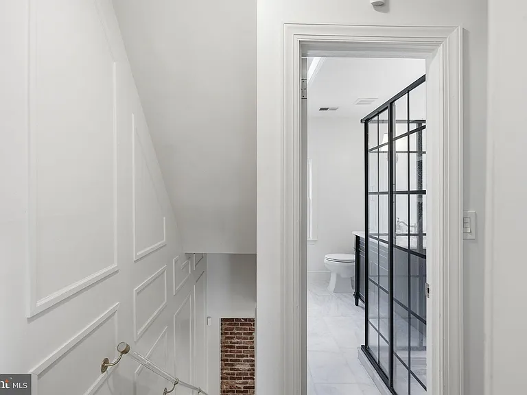 708 I St SE #A — Photo 23