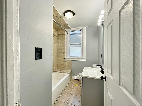 3rd image of 279 Halsted St #1A