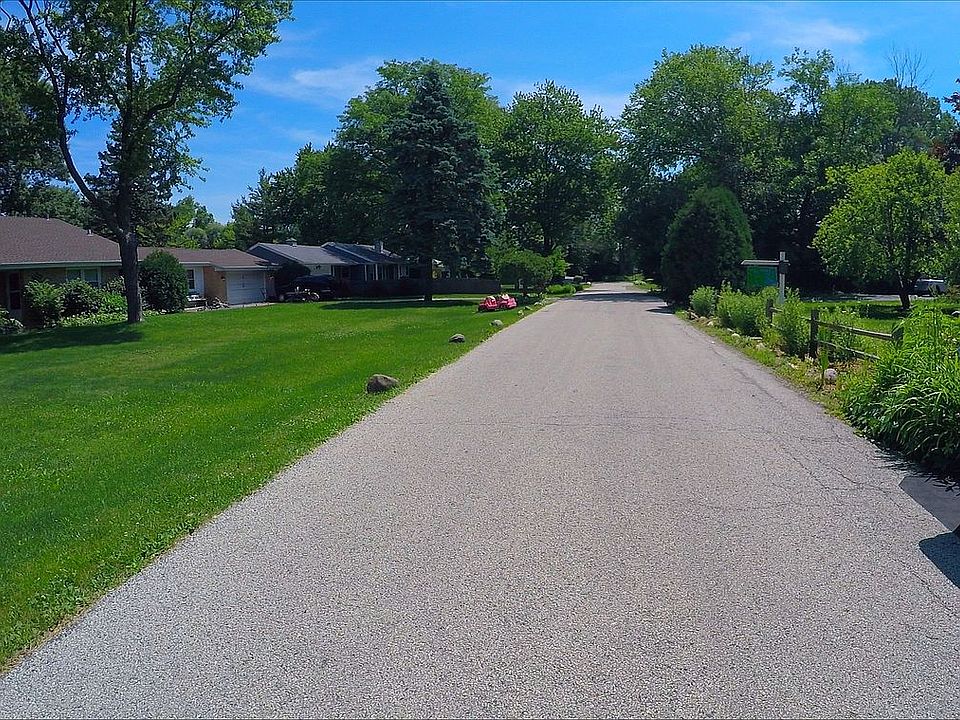 Street view to cul-de-sac. 